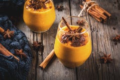 Smoothie picante del pastel de calabaza imagenes de archivo Smoothie picante del pastel de calabaza imagenes de archivo