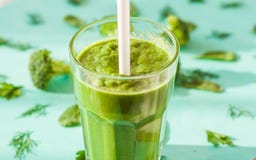 Smoothies broccoli, spinach, vegetable diet, detoxification concept royalty free stock photography Smoothies broccoli, spinach, vegetable diet, detoxification concept royalty free stock photography
