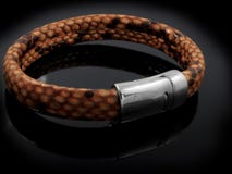 Smycken - armband för män royaltyfri fotografi Smycken - armband för män royaltyfri fotografi