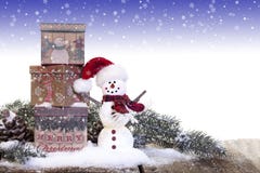 Sneeuwman met Uitstekende Kerstmisdozen royalty-vrije stock afbeeldingen Sneeuwman met Uitstekende Kerstmisdozen royalty-vrije stock afbeeldingen