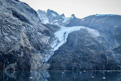 Snow covered mountain in Glacier Bay, Alaska stock photography Snow covered mountain in Glacier Bay, Alaska stock photography