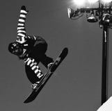 Snowboard su un halfpipe fotografia stock Snowboard su un halfpipe fotografia stock