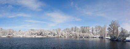 Snowy Winter Lake And Trees Royalty Free Stock Images Snowy Winter Lake And Trees Royalty Free Stock Images