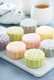 Snöa hudsötsaken och välsmakande mooncakes för traditionell kines royaltyfri foto Snöa hudsötsaken och välsmakande mooncakes för traditionell kines royaltyfri foto