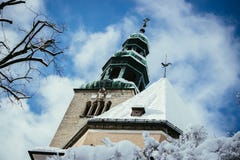 Snöig kyrka i Salzburg, MÃ-¼llnerkirche royaltyfria bilder Snöig kyrka i Salzburg, MÃ-¼llnerkirche royaltyfria bilder