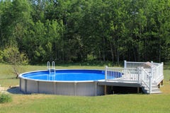 Sobre la piscina de tierra imagenes de archivo Sobre la piscina de tierra imagenes de archivo