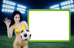 Soccerfans eróticos con el copyspace imagen de archivo Soccerfans eróticos con el copyspace imagen de archivo