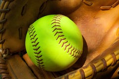 softball γαντιών στοκ φωτογραφία με δικαίωμα ελεύθερης χρήσης softball γαντιών στοκ φωτογραφία με δικαίωμα ελεύθερης χρήσης