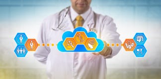 Software do doutor Using Cloud Based para o teste do ADN imagens de stock Software do doutor Using Cloud Based para o teste do ADN imagens de stock