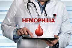 Soignez le travail avec le comprimé dans des mains dans le laboratoire avec le hemo de message photo libre de droits Soignez le travail avec le comprimé dans des mains dans le laboratoire avec le hemo de message photo libre de droits