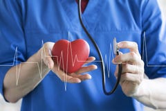Soins de santé d'impulsion de coeur de bouton-poussoir de docteur sur la médecine virtuelle de panneau d'Internet photos libres de droits Soins de santé d'impulsion de coeur de bouton-poussoir de docteur sur la médecine virtuelle de panneau d'Internet photos libres de droits