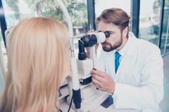 Soins de santé, médecine, vue et concept de technologie Doct d'oeil photos libres de droits Soins de santé, médecine, vue et concept de technologie Doct d'oeil photos libres de droits