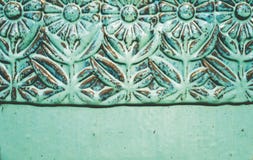 Sollievo floreale ceramico del turchese immagini stock libere da diritti Sollievo floreale ceramico del turchese immagini stock libere da diritti