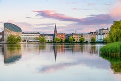 Solnedgång vid laken royaltyfri fotografi Solnedgång vid laken royaltyfri fotografi