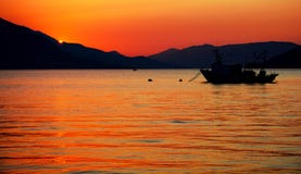 SolnedgångAdriatiskt hav Kotor Montenegro arkivbild SolnedgångAdriatiskt hav Kotor Montenegro arkivbild