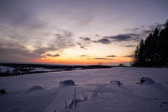 Solnedgången med vaggar royaltyfri bild Solnedgången med vaggar royaltyfri bild