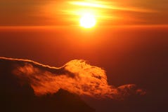 Sonnenaufgang von der Oberseite von Kilimanjaro lizenzfreies stockbild Sonnenaufgang von der Oberseite von Kilimanjaro lizenzfreies stockbild