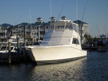 Sonnenbeschienes Sport-Fischerboot in der Ozean-Stadt Maryland stockfotos Sonnenbeschienes Sport-Fischerboot in der Ozean-Stadt Maryland stockfotos