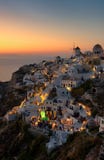 Sonnenuntergang an Oia-Dorf bei Santorini Griechenland, die Kykladen stockbild Sonnenuntergang an Oia-Dorf bei Santorini Griechenland, die Kykladen stockbild