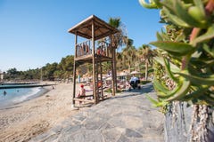 Sonnenuntergang am Strand von la Caleta de Velez Màlaga mit dem Rettungsturm lizenzfreies stockfoto Sonnenuntergang am Strand von la Caleta de Velez Màlaga mit dem Rettungsturm lizenzfreies stockfoto