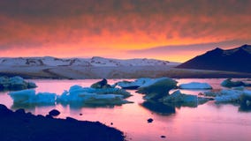 Sonnenuntergang über Glazial- Lagune Jokulsarlon stockfoto Sonnenuntergang über Glazial- Lagune Jokulsarlon stockfoto