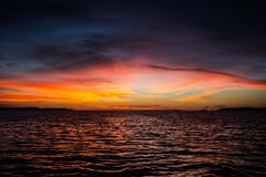 Sonnenuntergang über tropischem pazifischem Ocea stockfoto Sonnenuntergang über tropischem pazifischem Ocea stockfoto