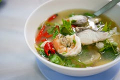 Sopa de los mariscos de Tom yum imagenes de archivo Sopa de los mariscos de Tom yum imagenes de archivo