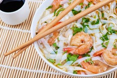 Sopa de macarronete do marisco foto de stock royalty free Sopa de macarronete do marisco foto de stock royalty free
