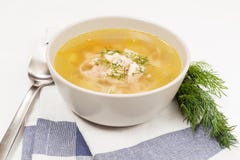 Sopa de pollo en blanco fotografía de archivo libre de regalías Sopa de pollo en blanco fotografía de archivo libre de regalías
