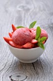 Sorbet клубники с мятой Стоковая Фотография RF Sorbet клубники с мятой Стоковая Фотография RF