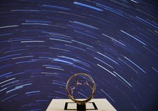 Sotto le tracce della stella immagine stock libera da diritti Sotto le tracce della stella immagine stock libera da diritti