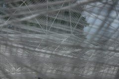 Sou Fujimoto com uma estrutura do quadro na ilha de Naoshima imagens de stock Sou Fujimoto com uma estrutura do quadro na ilha de Naoshima imagens de stock