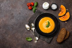 Soupe à potiron et à carotte Photo stock Soupe à potiron et à carotte Photo stock