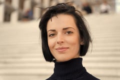 Sourire de fille ou de femme avec le visage naturel de maquillage images libres de droits Sourire de fille ou de femme avec le visage naturel de maquillage images libres de droits