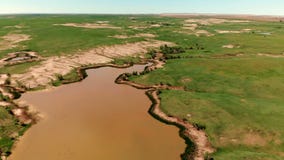 South- Dakotalandschaft South Dakota Black Hills Schattenbild des kauernden Geschäftsmannes stock video footage South- Dakotalandschaft South Dakota Black Hills Schattenbild des kauernden Geschäftsmannes stock video footage