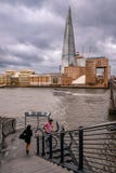 Southbank en de Scherf royalty-vrije stock afbeelding Southbank en de Scherf royalty-vrije stock afbeelding