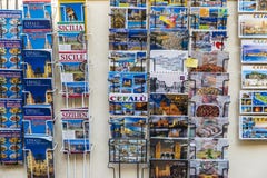 Souvenirladen in Cefalu in Sizilien, Italien Lizenzfreie Stockfotografie Souvenirladen in Cefalu in Sizilien, Italien Lizenzfreie Stockfotografie