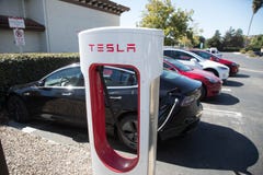 Sovralimentazioni 3 di Tesla fotografia stock libera da diritti Sovralimentazioni 3 di Tesla fotografia stock libera da diritti