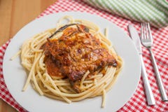 Spaghetti con Parmigiana di melanzane Fotografia Stock Spaghetti con Parmigiana di melanzane Fotografia Stock