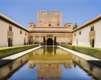 spain O Alhambra Corte das murtas e do Palacio de Comares imagens de stock spain O Alhambra Corte das murtas e do Palacio de Comares imagens de stock
