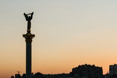 Spalte des Unabhängigen mit Sonnenuntergang stockfotos Spalte des Unabhängigen mit Sonnenuntergang stockfotos