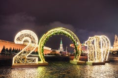 Spasskaya Turm und 2019 Winter Moskau vor Weihnachten und neuem Jahr lizenzfreie stockfotografie Spasskaya Turm und 2019 Winter Moskau vor Weihnachten und neuem Jahr lizenzfreie stockfotografie