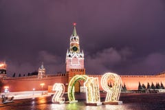 Spasskayatoren en 2019 De winter Moskou vóór Kerstmis en Nieuwjaar royalty-vrije stock afbeeldingen Spasskayatoren en 2019 De winter Moskou vóór Kerstmis en Nieuwjaar royalty-vrije stock afbeeldingen