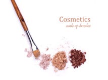 Spazzola ed ombre di trucco fotografie stock libere da diritti Spazzola ed ombre di trucco fotografie stock libere da diritti