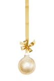 Sphère d'or de Noël photographie stock libre de droits Sphère d'or de Noël photographie stock libre de droits