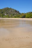 Spiaggia tropicale nel Queensland del nord lontano, Australia immagine stock libera da diritti Spiaggia tropicale nel Queensland del nord lontano, Australia immagine stock libera da diritti
