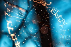 Spiderweb met dauwdruppels op blauwe achtergrond Royalty-vrije Stock Afbeeldingen Spiderweb met dauwdruppels op blauwe achtergrond Royalty-vrije Stock Afbeeldingen