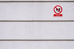 Spielen des Fußball verbotenen Textes und des Piktogramms auf Polnisch stockfotografie Spielen des Fußball verbotenen Textes und des Piktogramms auf Polnisch stockfotografie