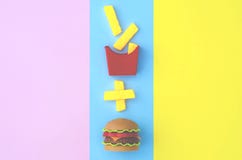 Spielzeugfastfoodnahrung und -getränk auf einem bunten Hintergrund lizenzfreie stockfotos Spielzeugfastfoodnahrung und -getränk auf einem bunten Hintergrund lizenzfreie stockfotos