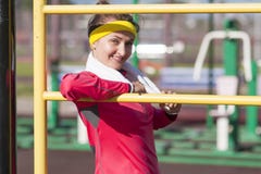 Sport, Fitness en Gezonde Levensstijlconcepten Kaukasisch glimlachen royalty-vrije stock afbeeldingen Sport, Fitness en Gezonde Levensstijlconcepten Kaukasisch glimlachen royalty-vrije stock afbeeldingen
